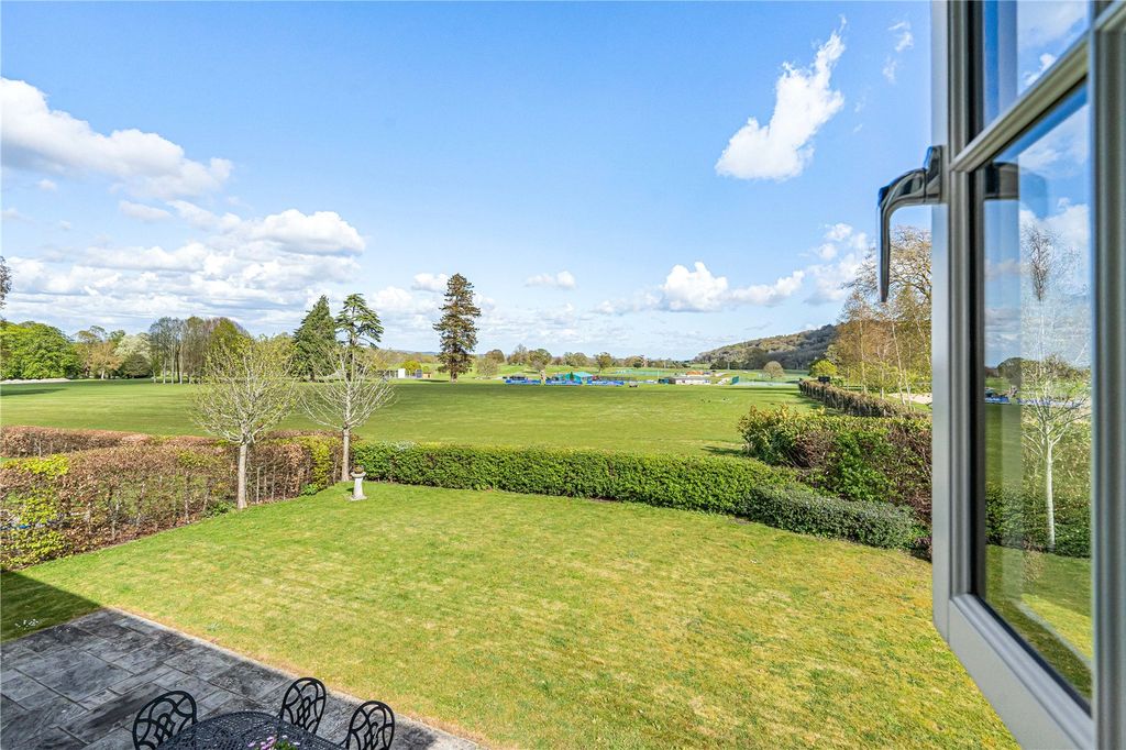 Property photo 2 of 40 Picture No. 09