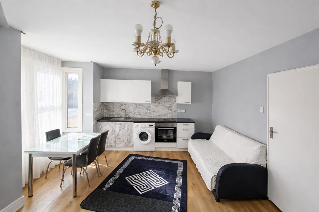 Property photo 1 of 5 Charming 2-Bedroom Flat In Walthamstow Â€“ Prime Location Next To Cafã©