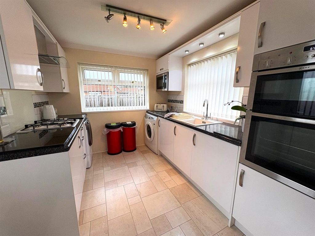 Property photo 3 of 13 Kitchen