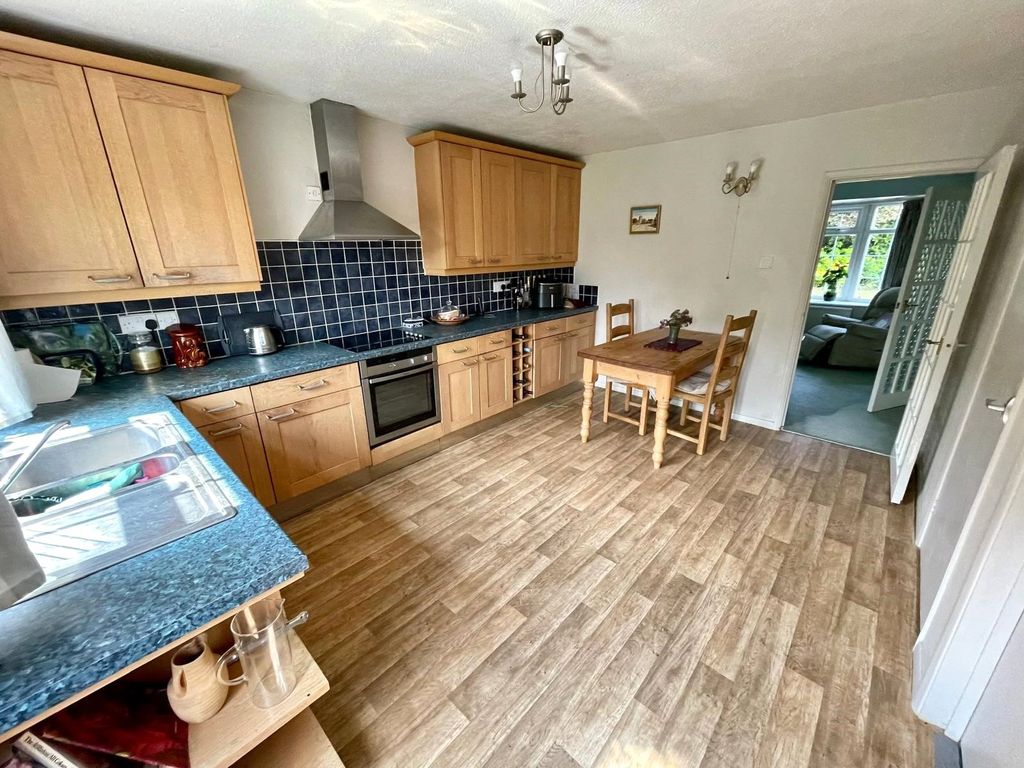 Property photo 2 of 29 Picture No. 17