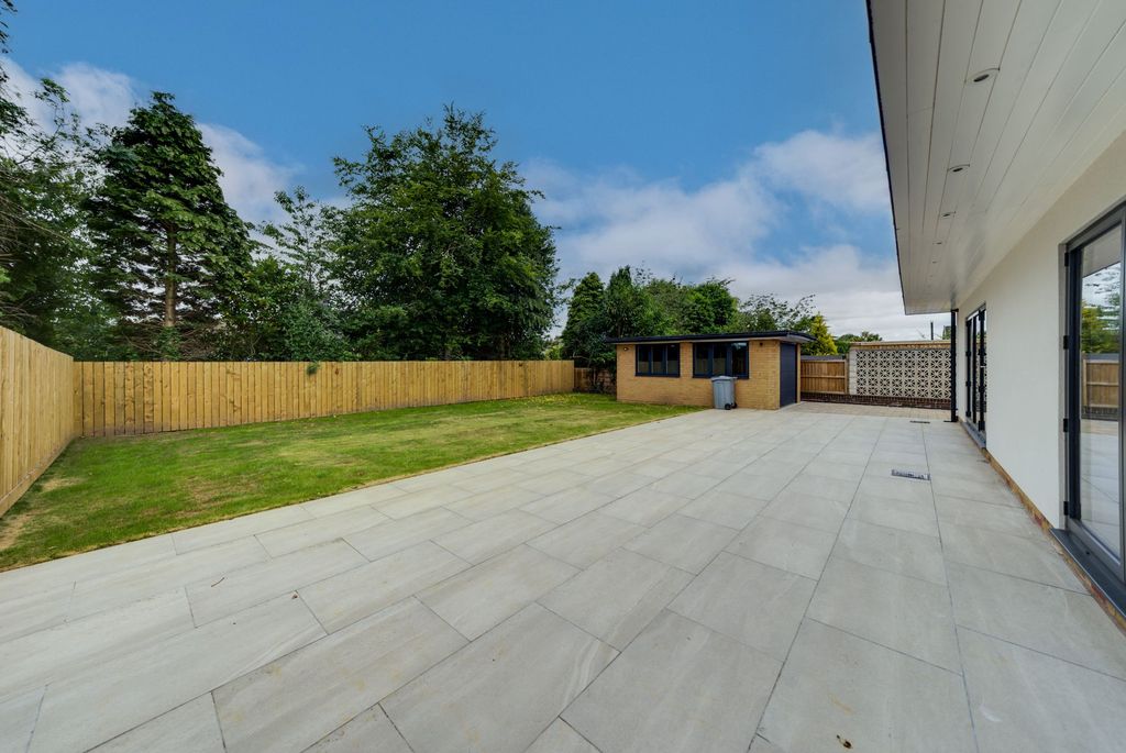 Property photo 2 of 25