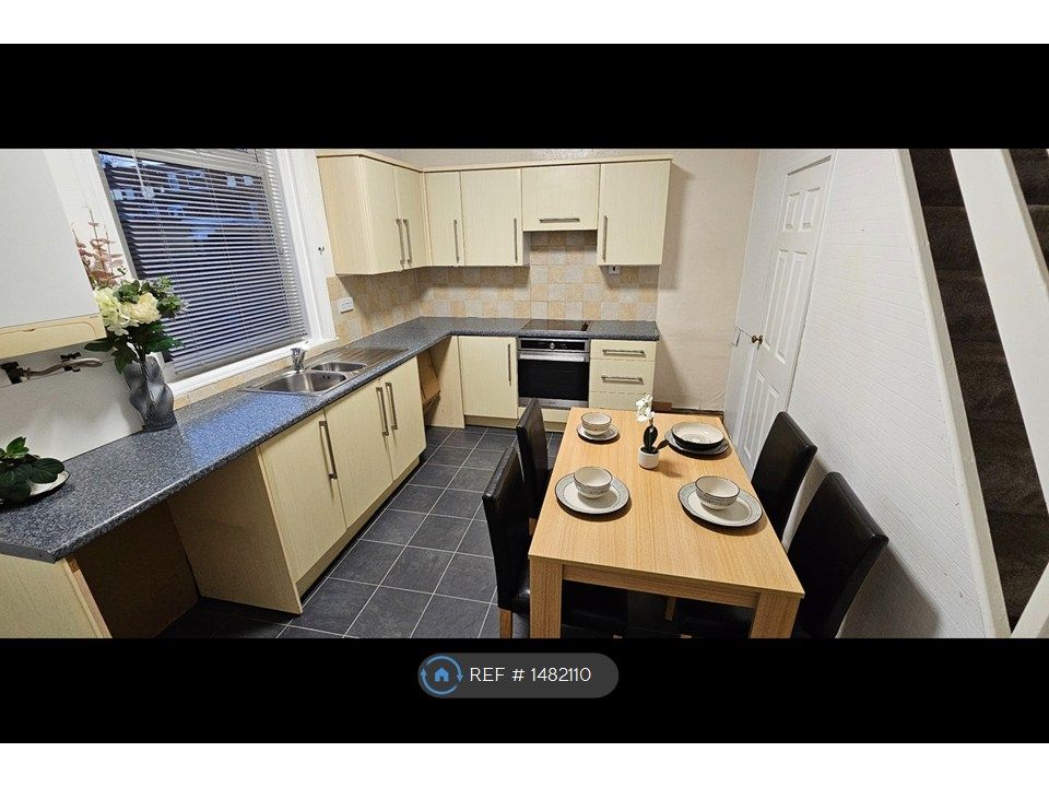 Property photo 2 of 11 Kitchen Dinner