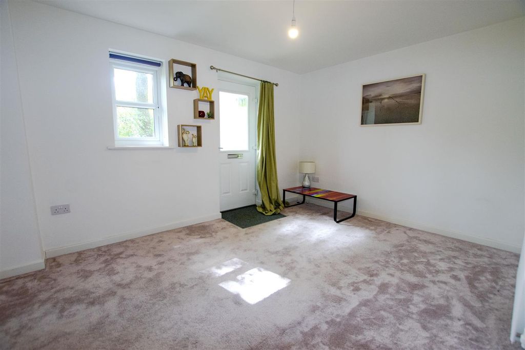 Property photo 3 of 7 Living Room