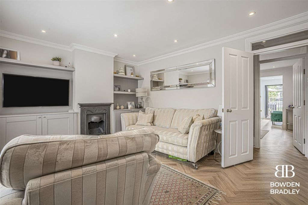 Property photo 3 of 23 Living Room