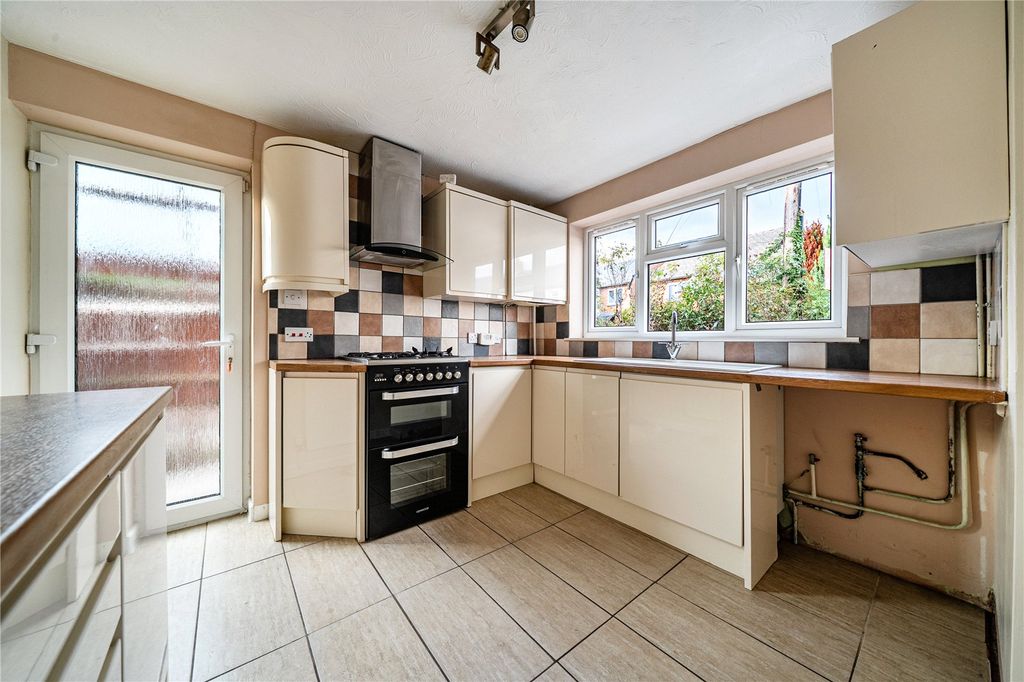 Property photo 3 of 21 Kitchen