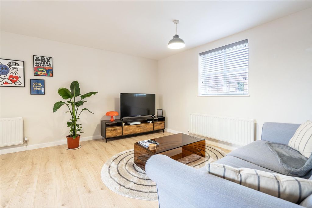 Property photo 2 of 7 Living Room