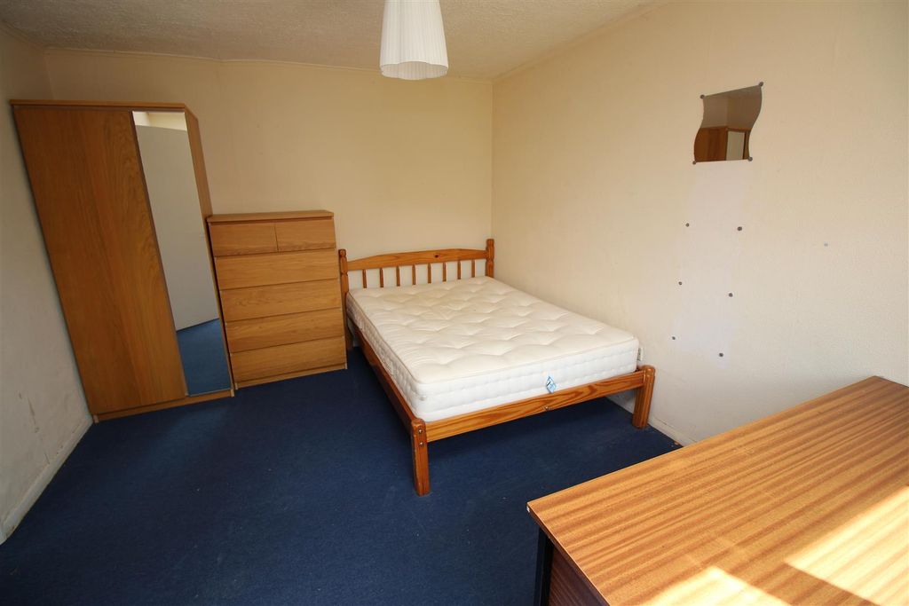 Property photo 3 of 8 Picture 3