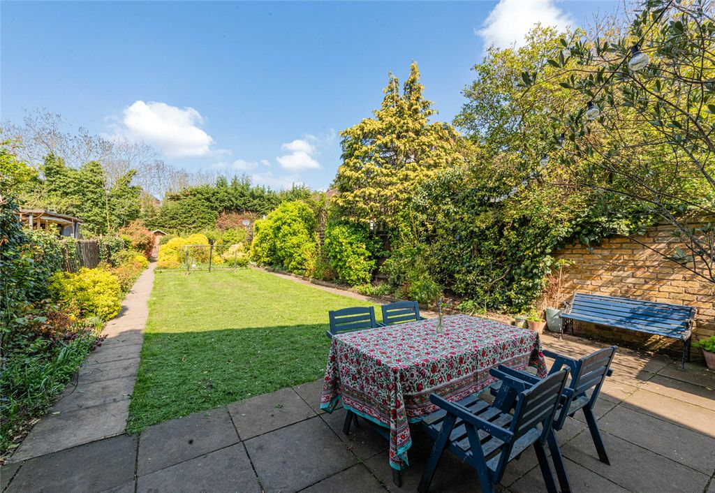 Property photo 2 of 16 Picture No. 11