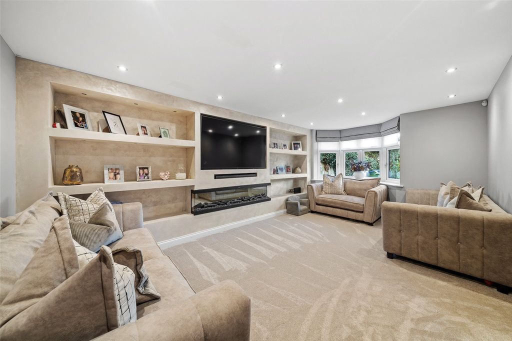 Property photo 2 of 20 Lounge