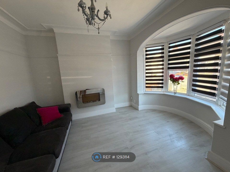 Property photo 1 of 14 Living Room