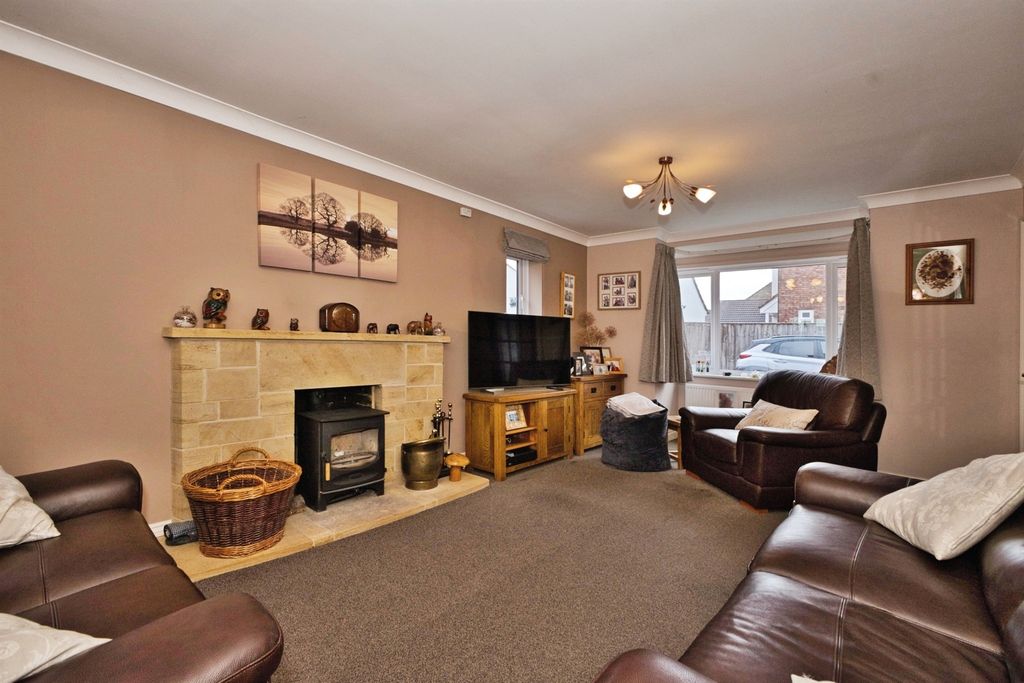 Property photo 3 of 33