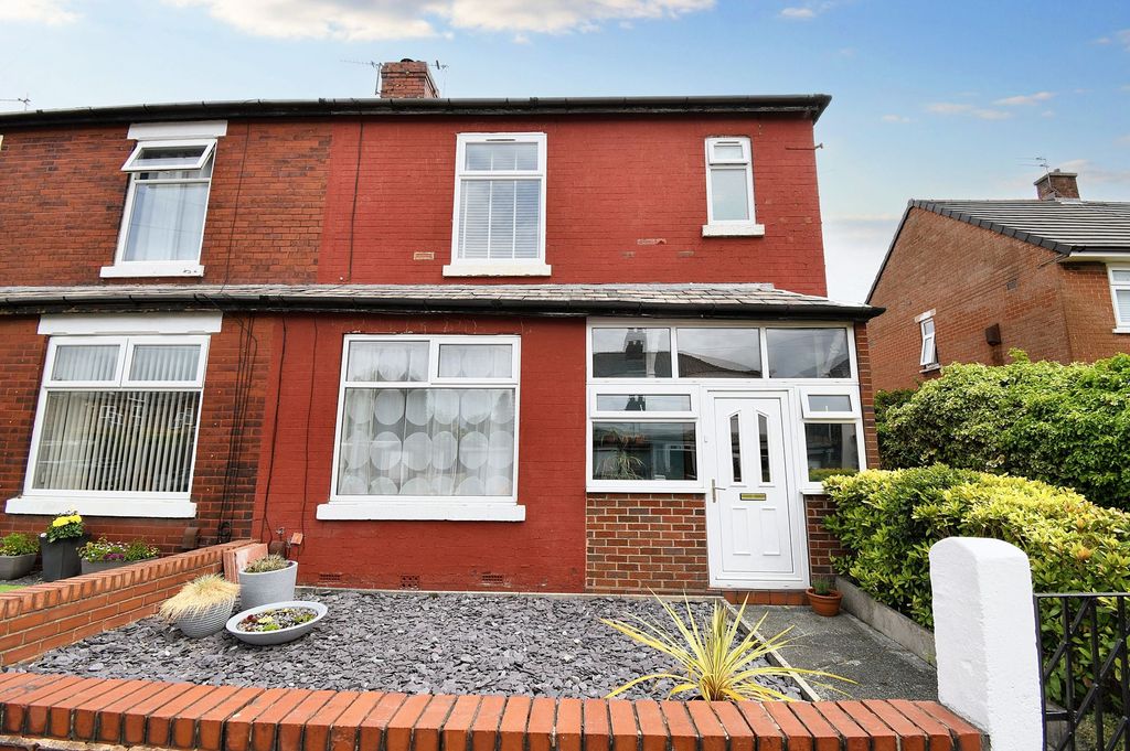 Property photo 2 of 28