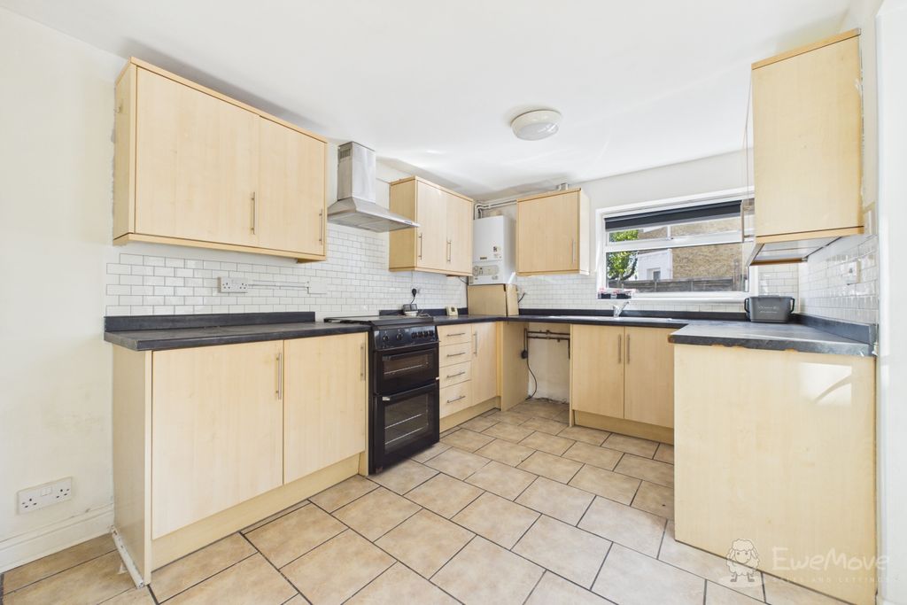 Property photo 3 of 16 Kitchen