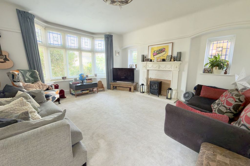 Property photo 2 of 18