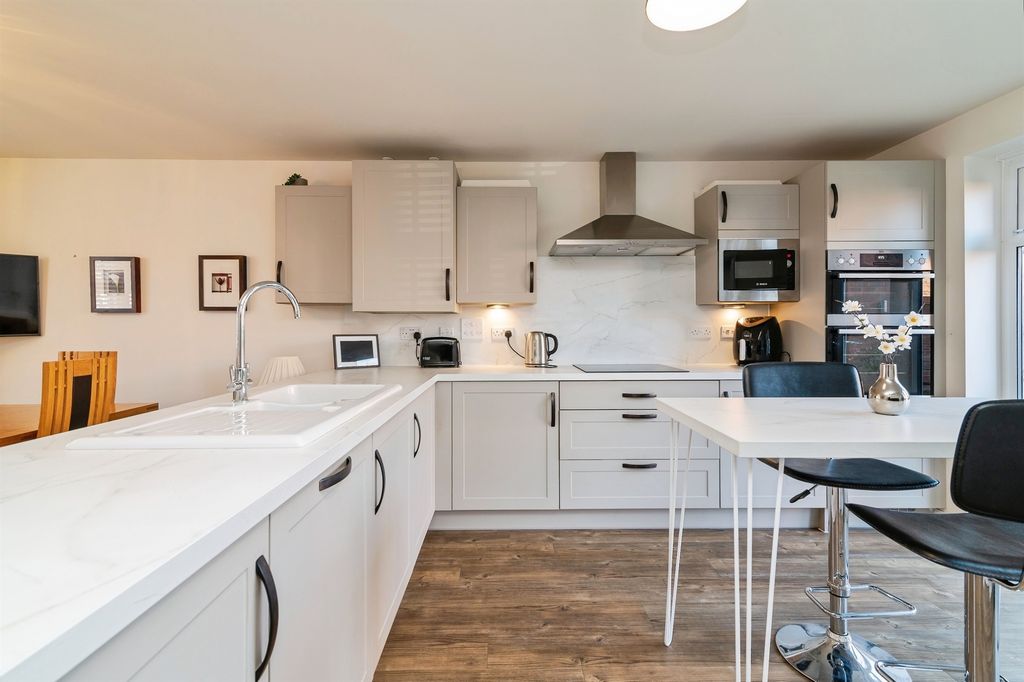 Property photo 3 of 26