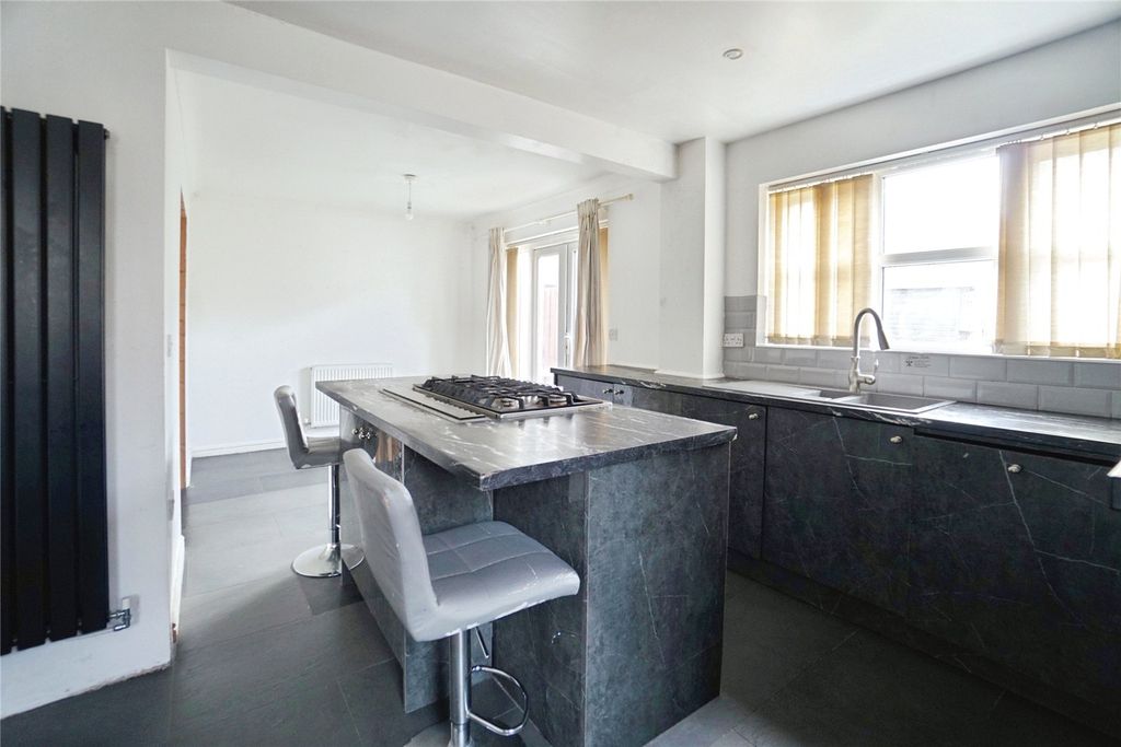 Property photo 3 of 12 Picture 3