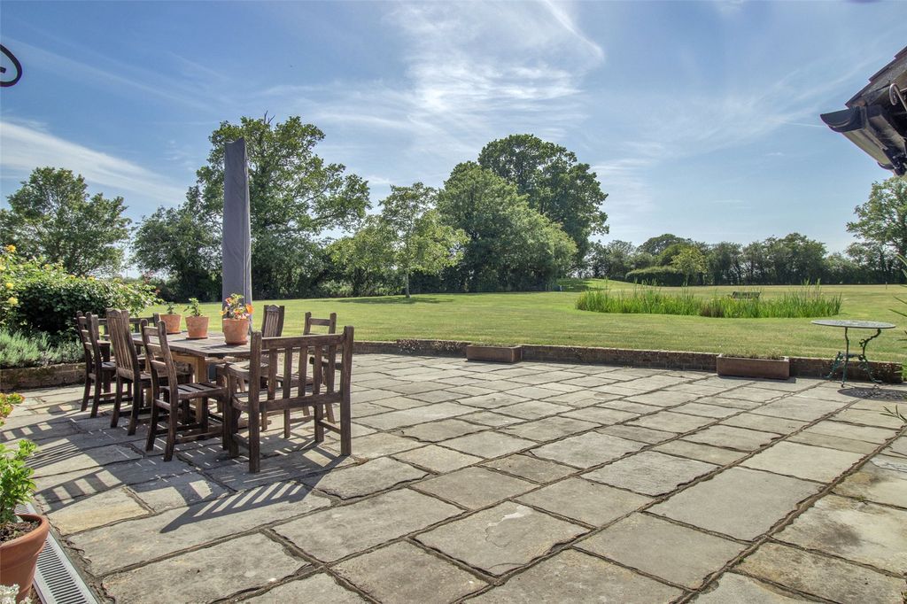 Property photo 2 of 18 Terrace And Garden