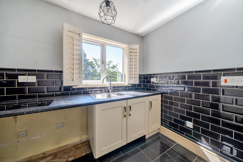 Property photo 2 of 16 1488662-10-6A4E76...