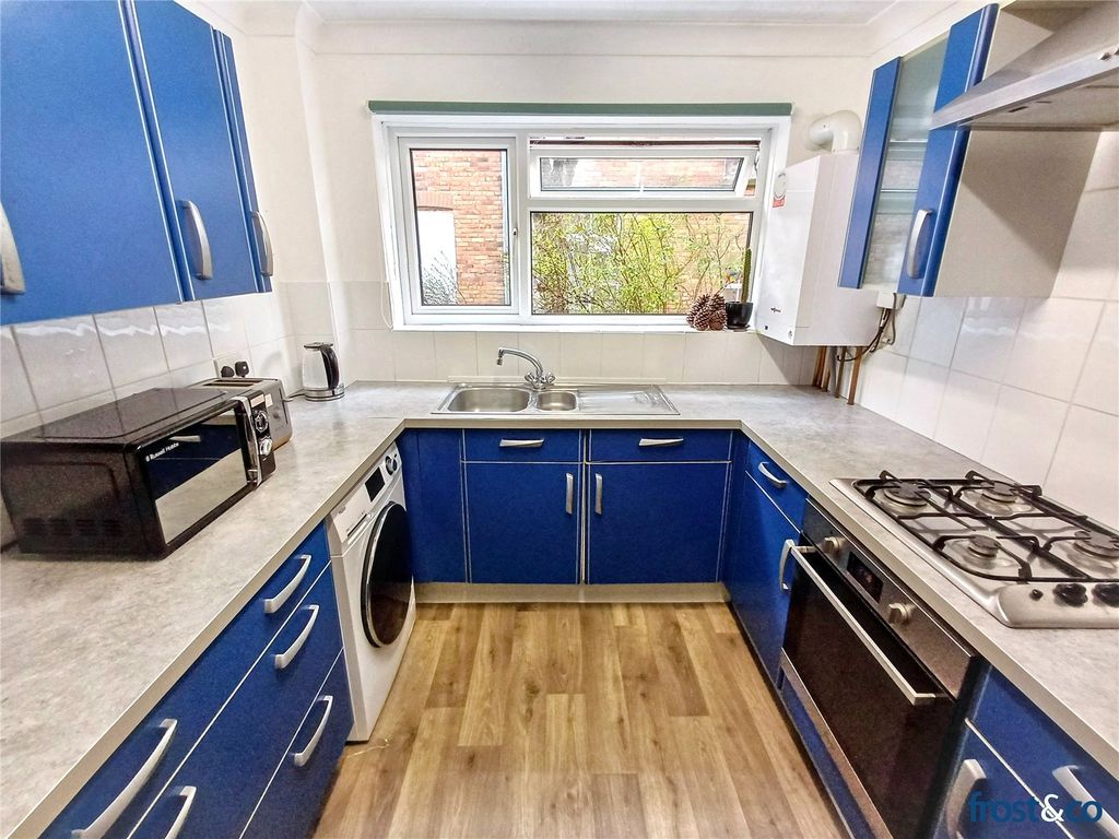 Property photo 3 of 10 Kitchen