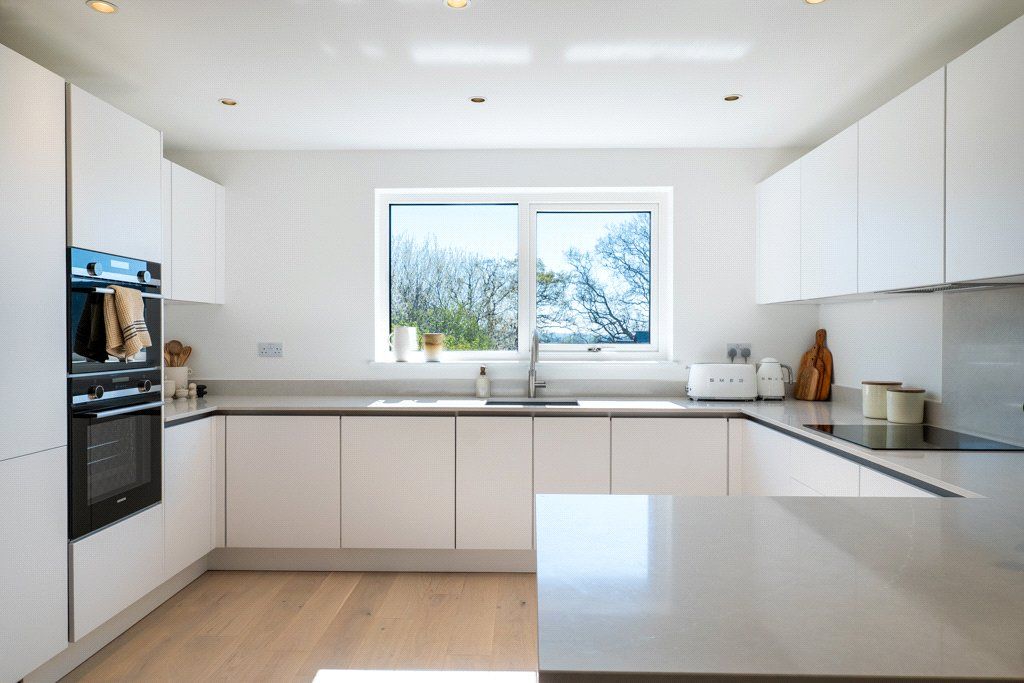 Property photo 3 of 9 Kitchen