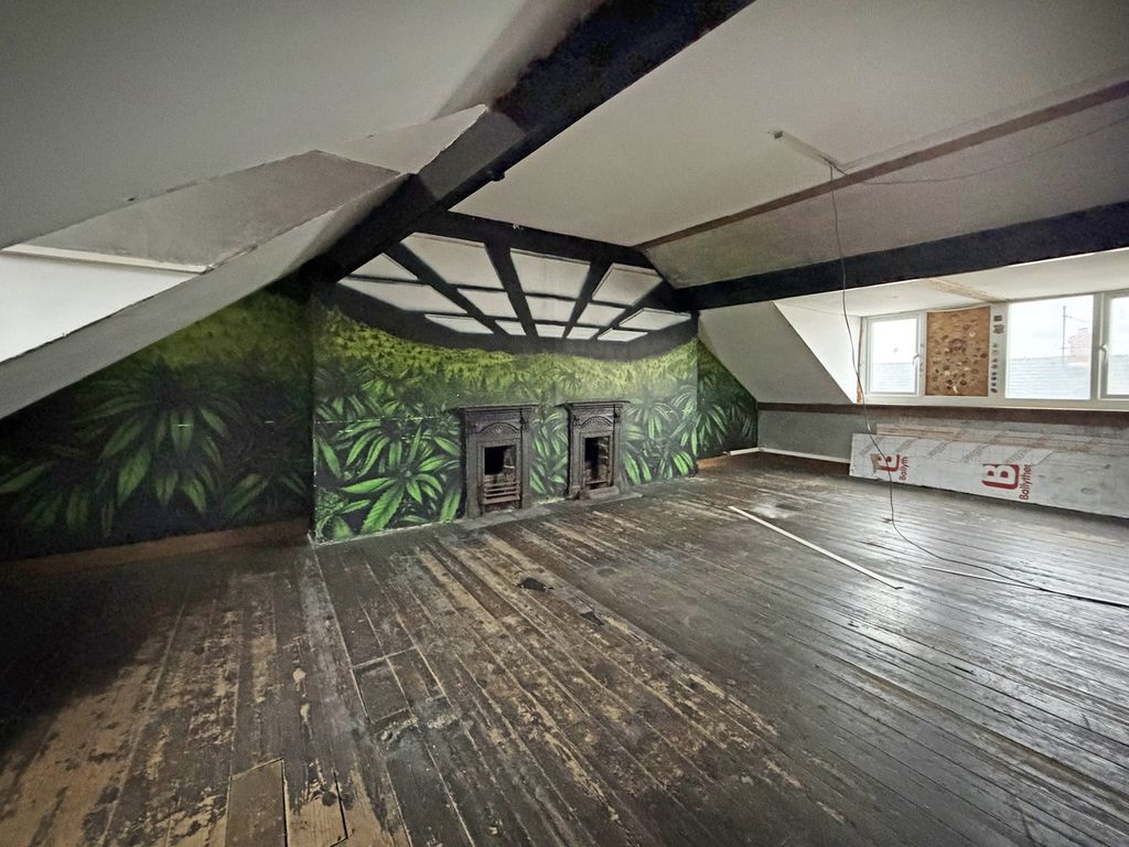 Property photo 3 of 35