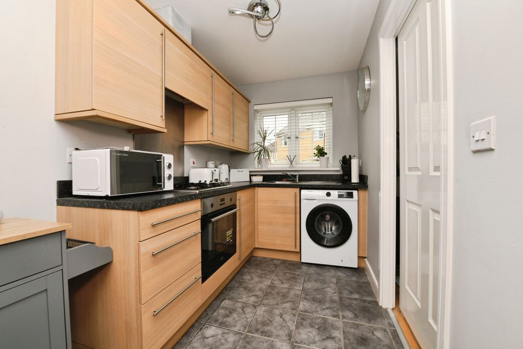 Property photo 3 of 18