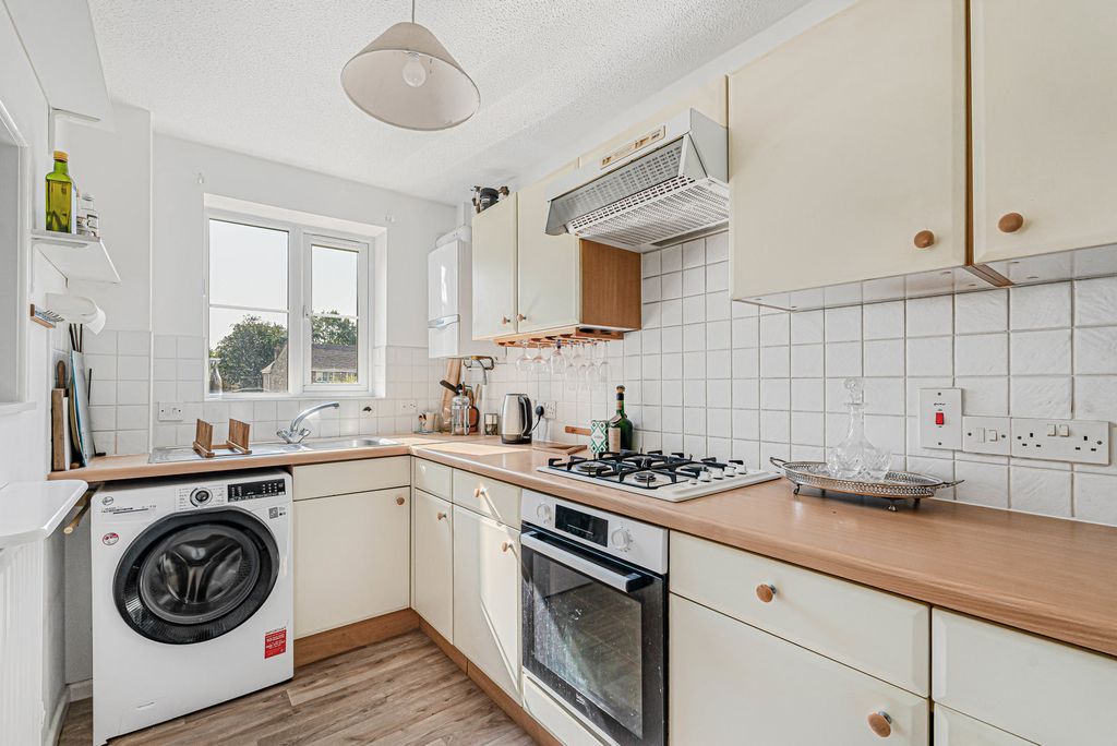 Property photo 2 of 11 Kitchen