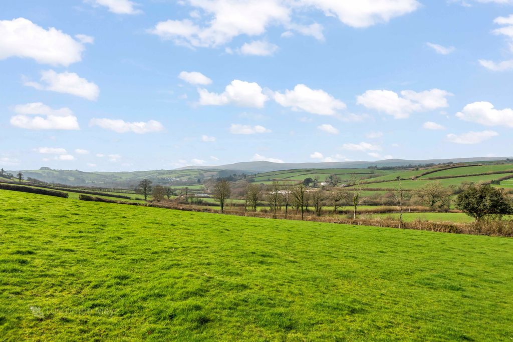 Property photo 2 of 4