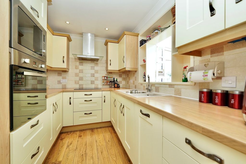 Property photo 3 of 18