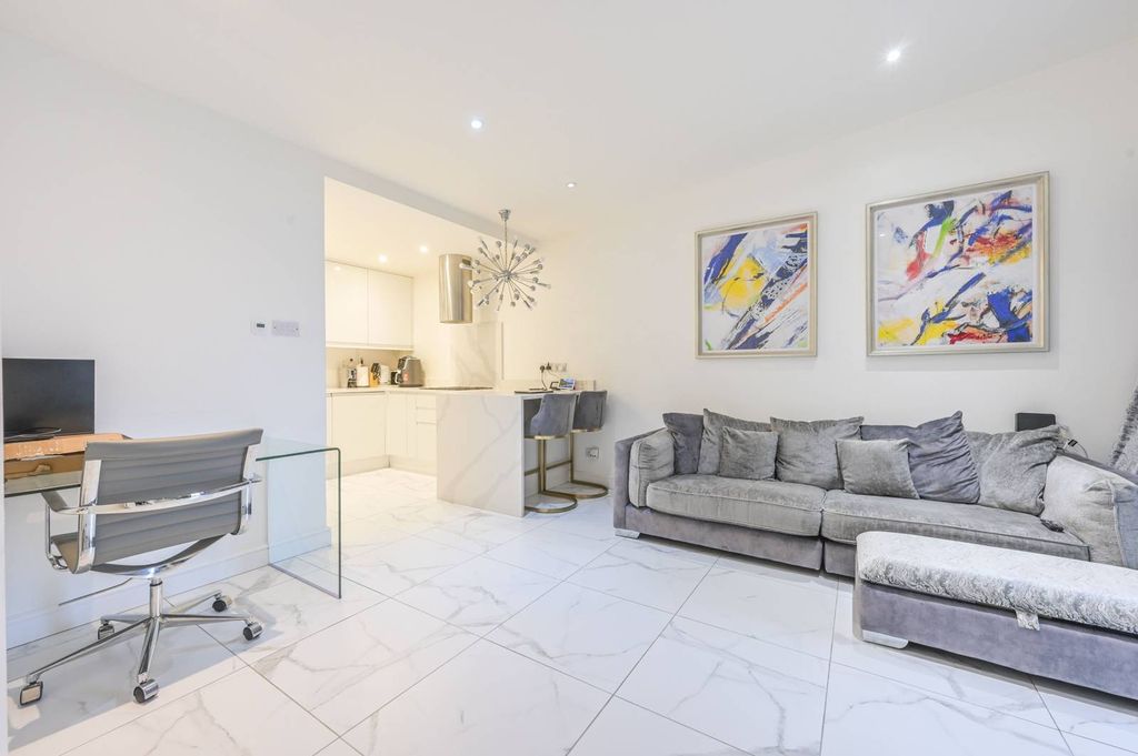 Property photo 3 of 9