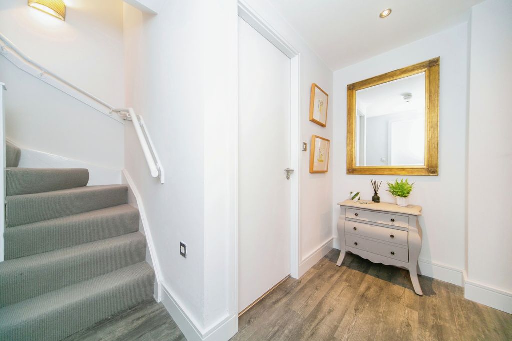 Property photo 2 of 17 Photography