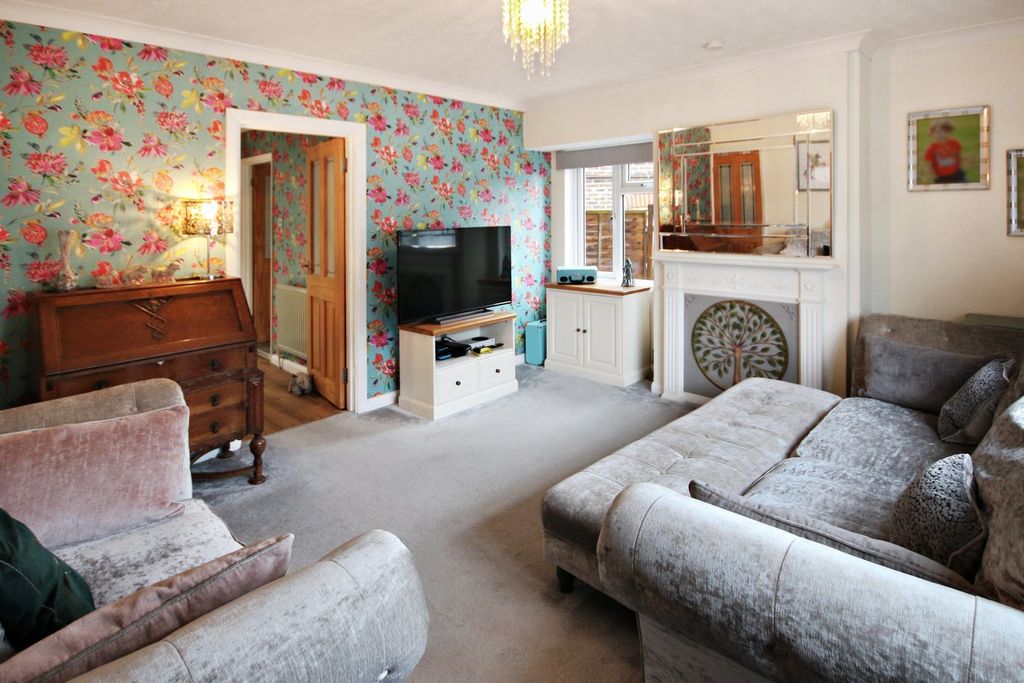 Property photo 2 of 21