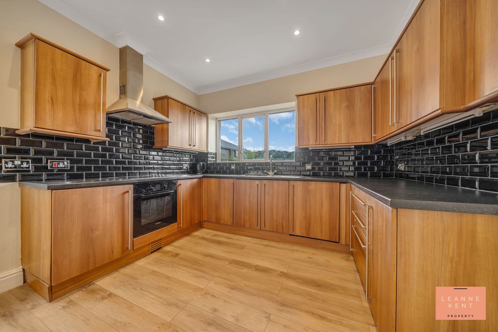 Property photo 3 of 32