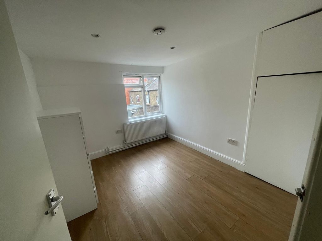 Property photo 3 of 6 Photo 4