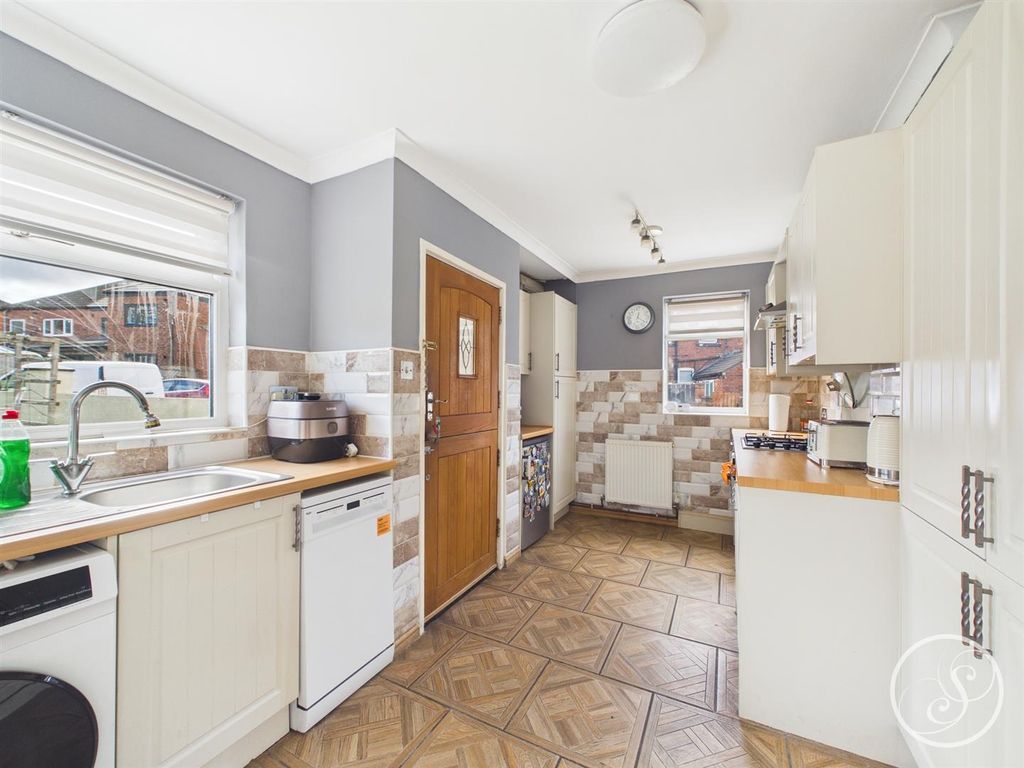 Property photo 3 of 24 Kitchen