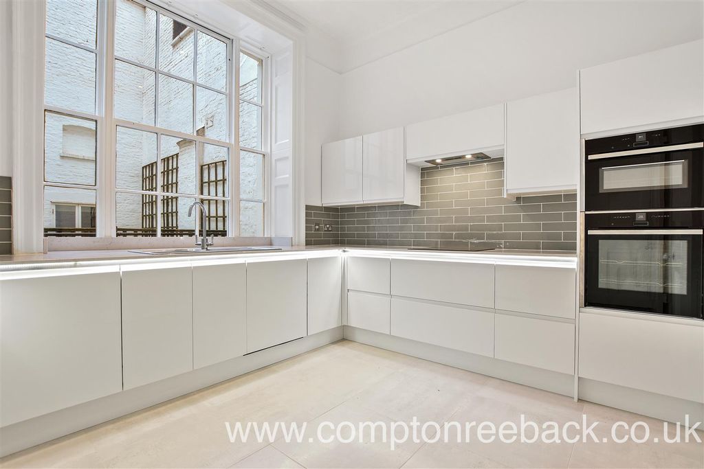 Property photo 2 of 7 Kitchen