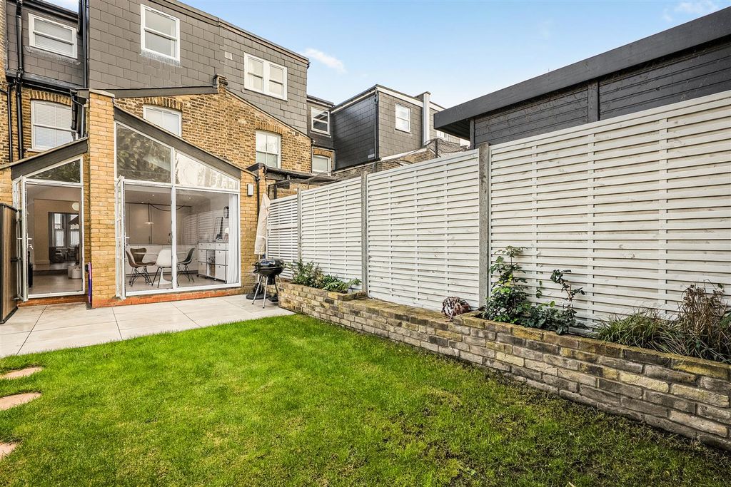 Property photo 2 of 15 For Sale - Duke Road, W4
