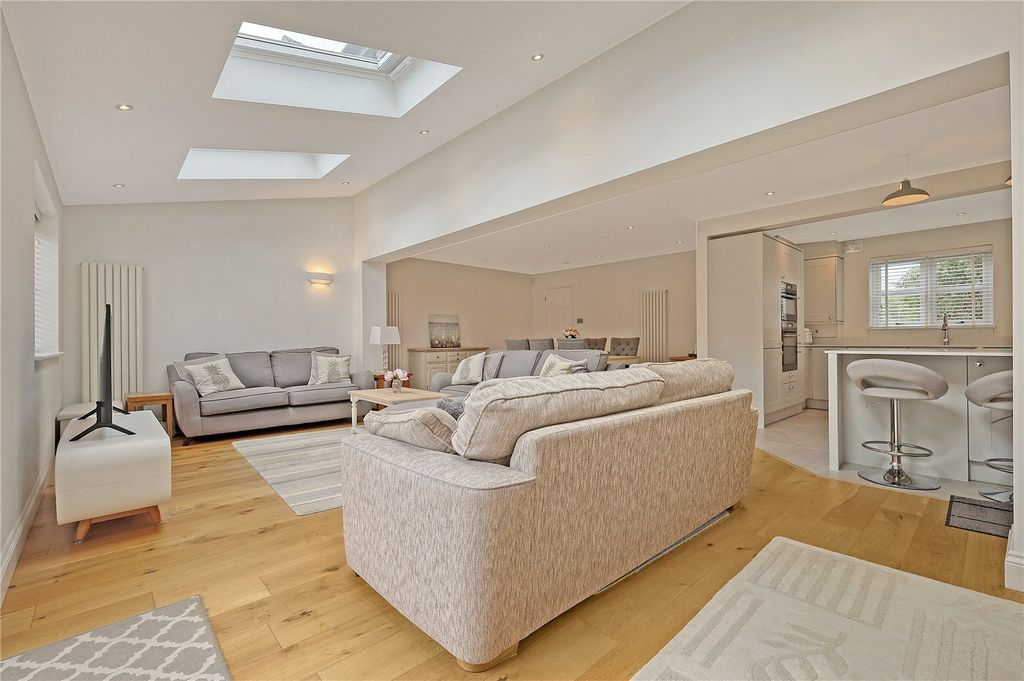 Property photo 2 of 15 Picture No. 11