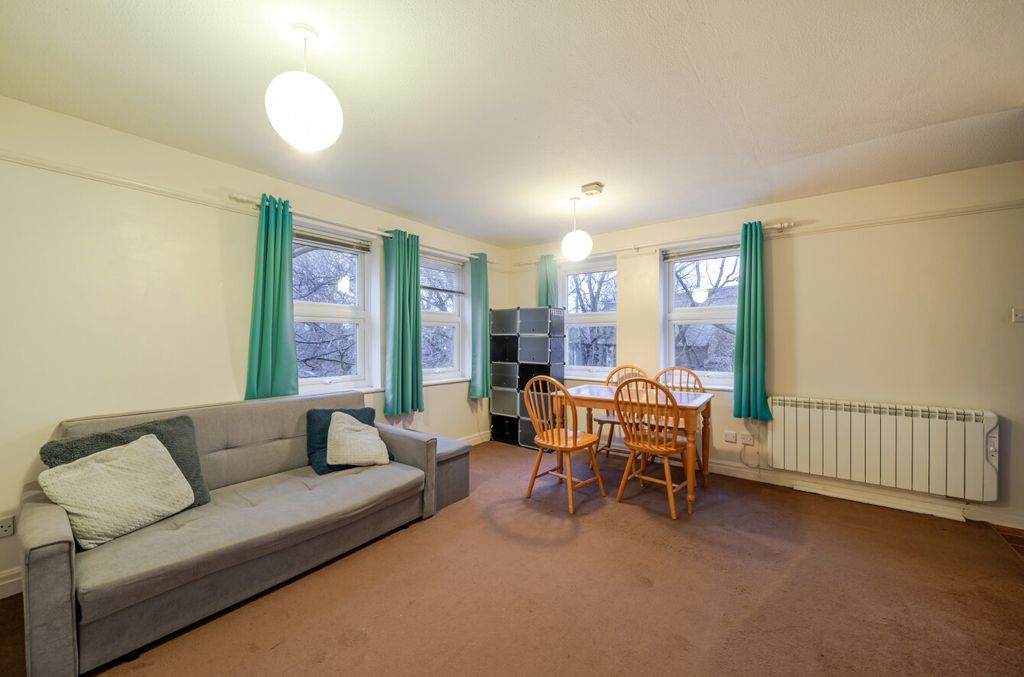 Property photo 2 of 10 1403977-13-697286...