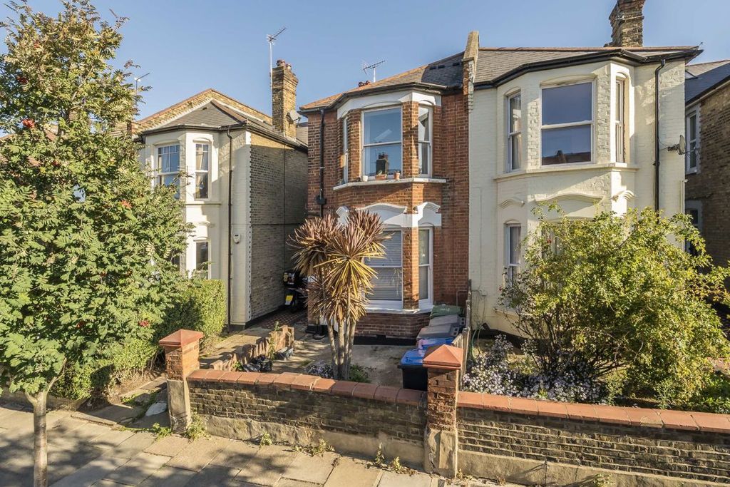 Property photo 1 of 11