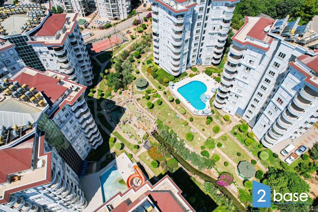 Property photo 2 of 40