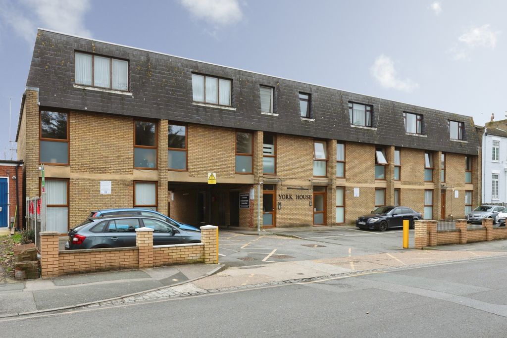 Property photo 1 of 20