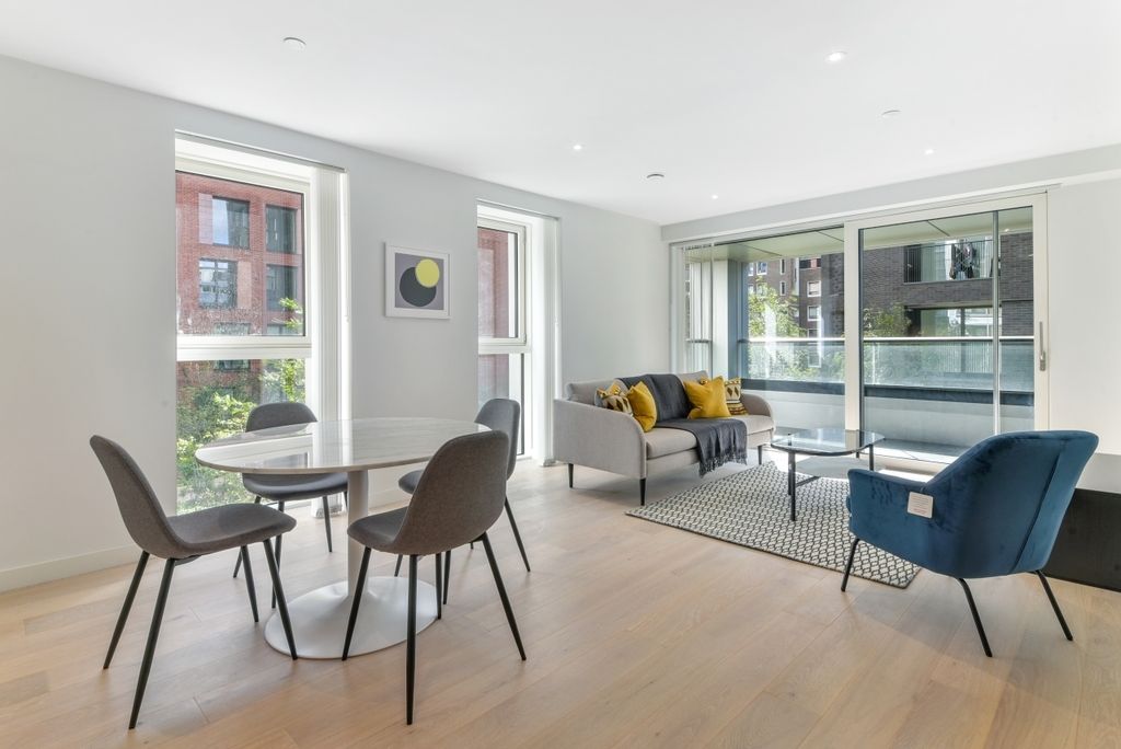 Property photo 1 of 7 Living Area