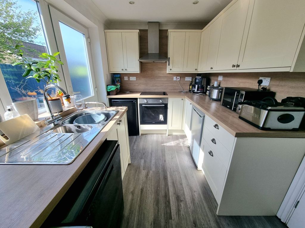 Property photo 2 of 21 Kitchen