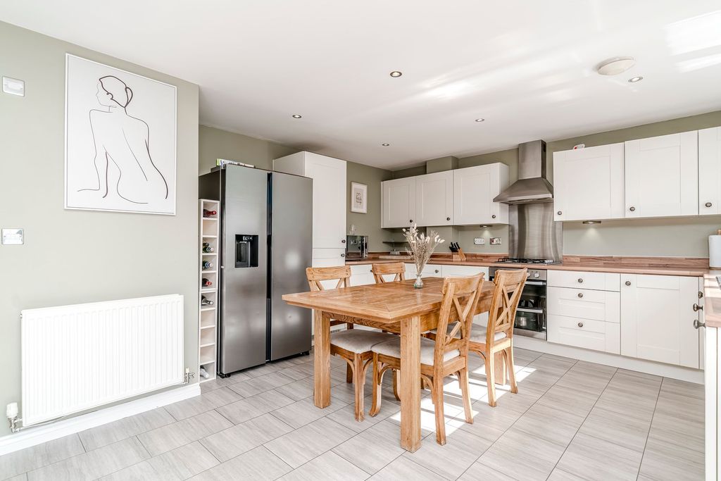 Property photo 2 of 53