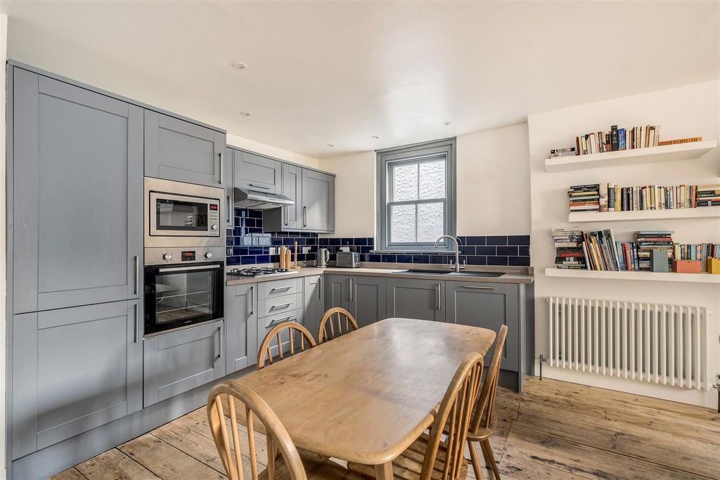 Property photo 3 of 14