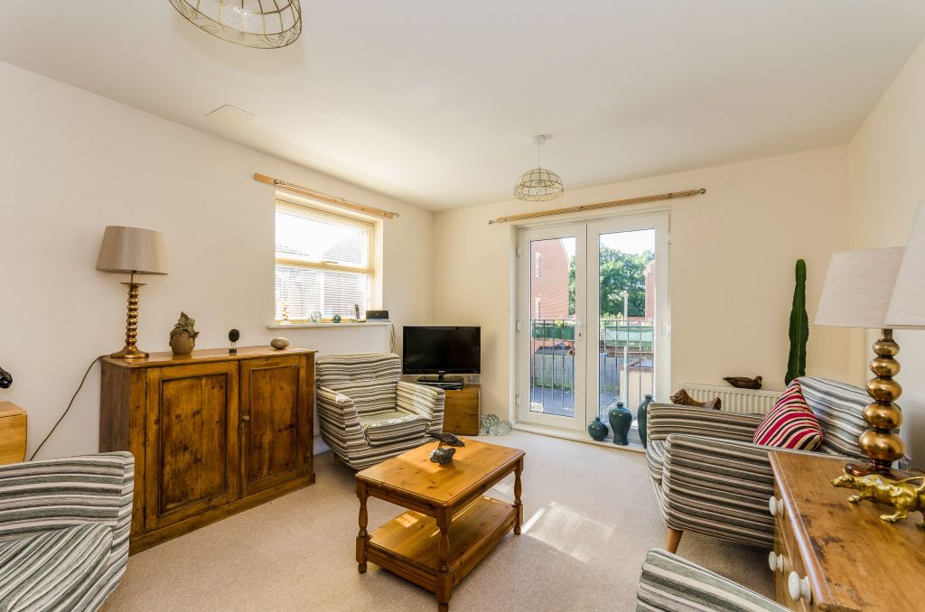 Property photo 2 of 8 Lounge