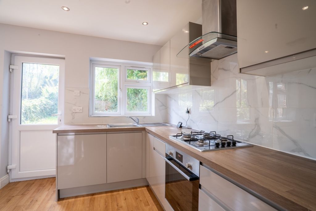 Property photo 2 of 15 4589531