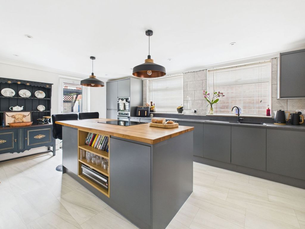 Property photo 3 of 25