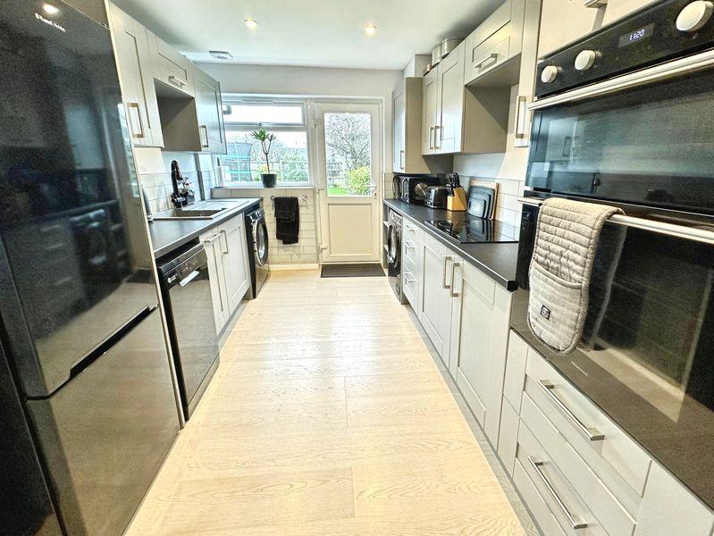 Property photo 3 of 14 Mede Way